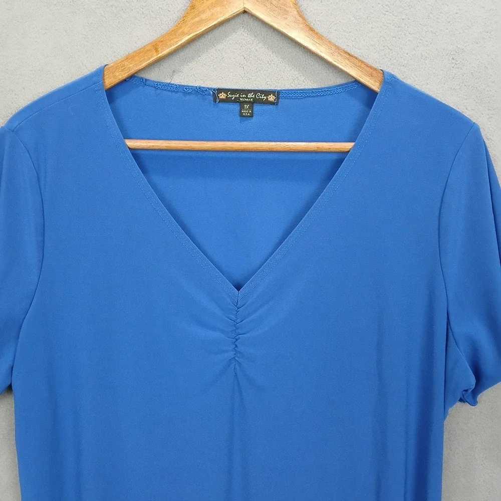 Suzie in the City T Shirt Womens 1X Blue Short Sleeve Ruched Front Casual V Neck